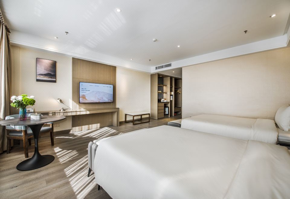Yangjiang Jiangcheng Junyi Square Atour X HotelJimu Twin Room (Mini Fridge + Wireless Screen Casting)