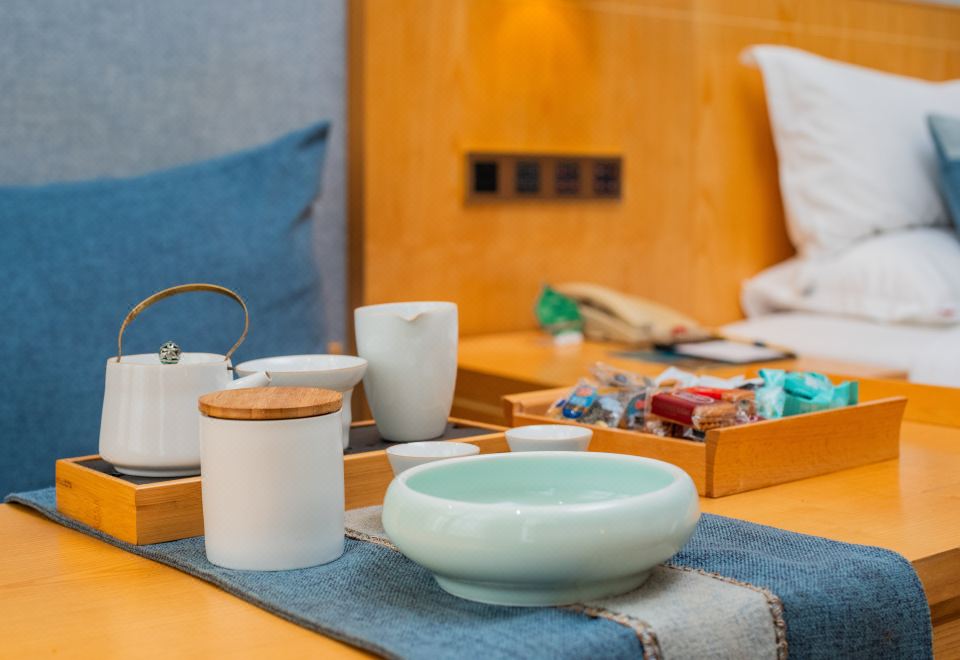 尊享·豪华大床房-明窗+电动窗帘