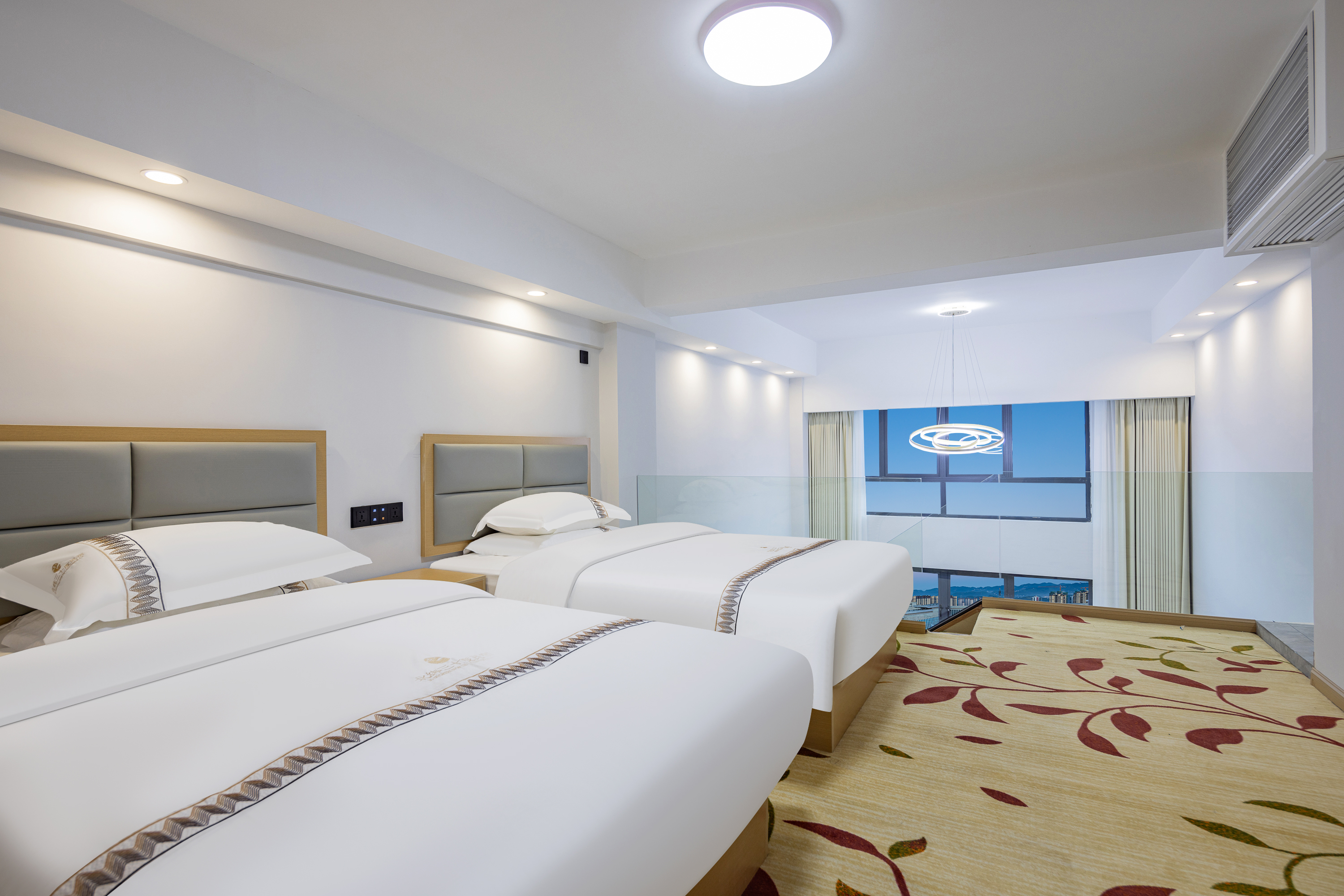 LOFT三床套房∣两衞∣客厅∣双床两张标间∣大床独立单间