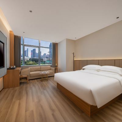 【尊享城景】至尊城景大床房·休閒沙發+體育中心view 花城中心飯店（廣州體育中心林和西地鐵站店）優惠