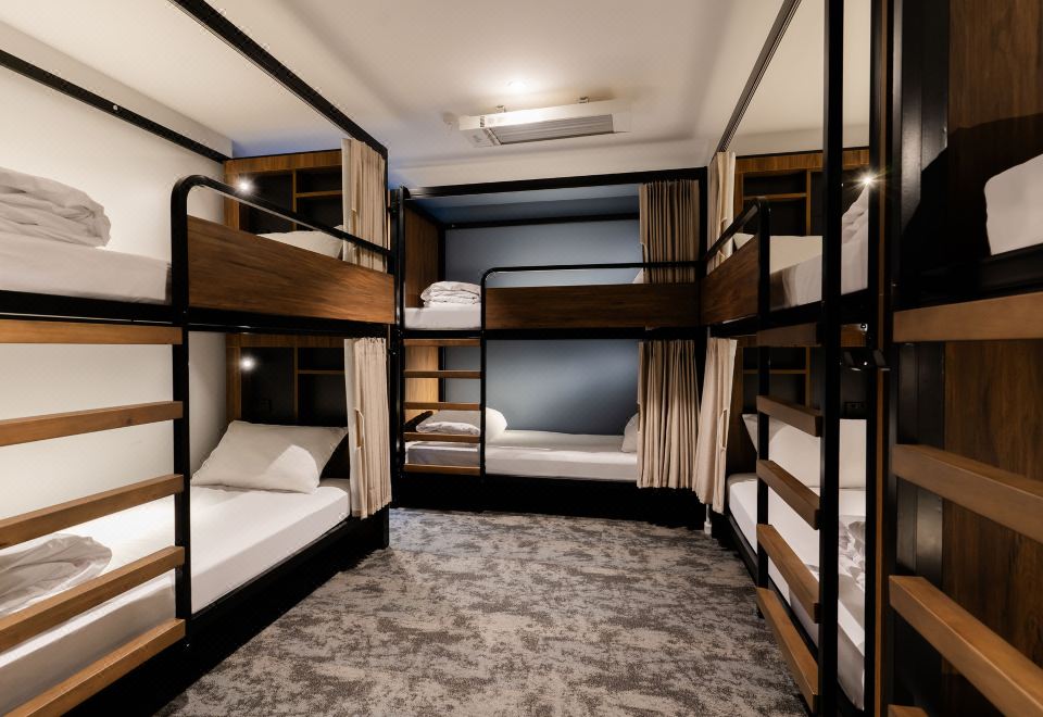 8床宿舍房間床位