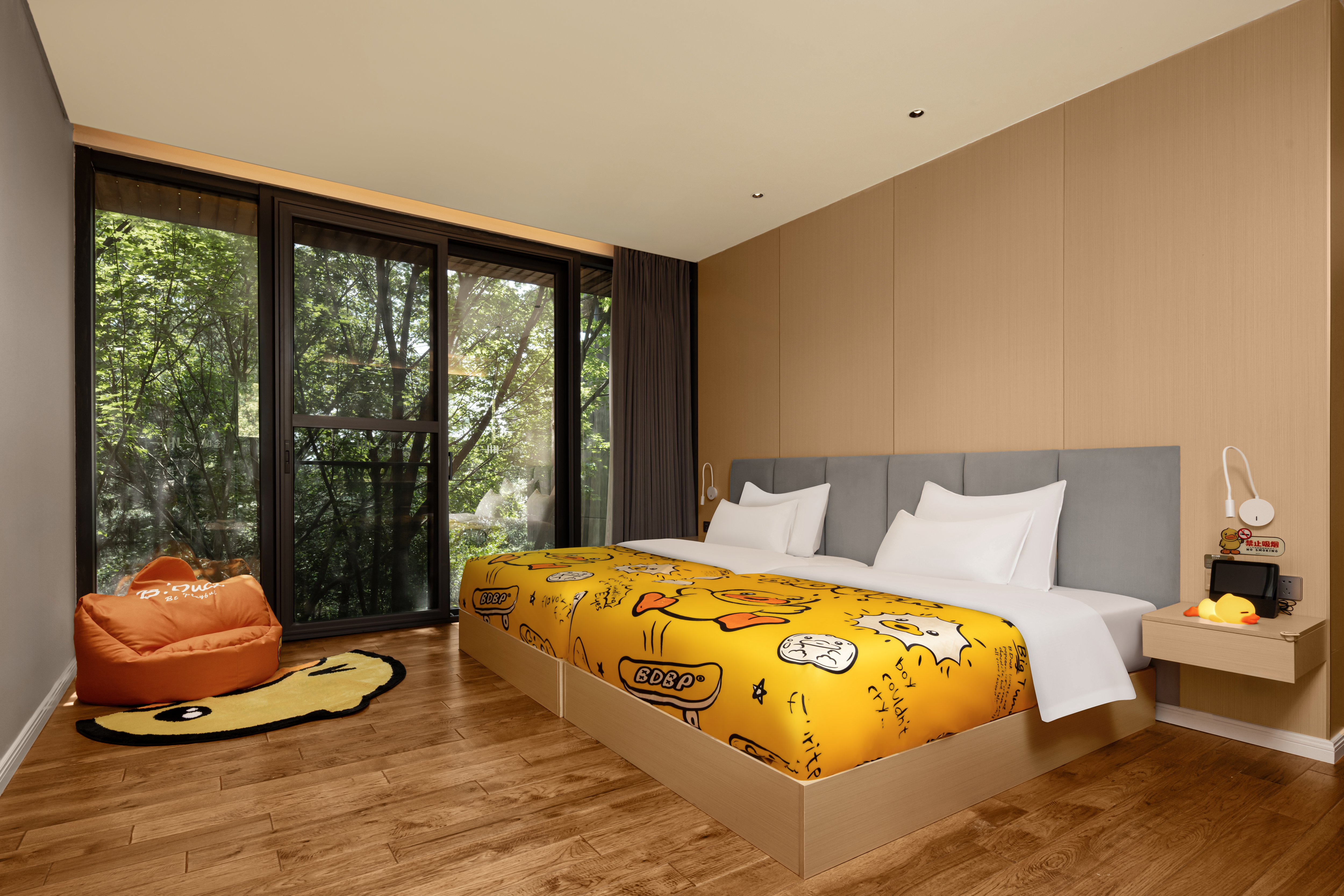 小黄鸭主题童趣亲子房