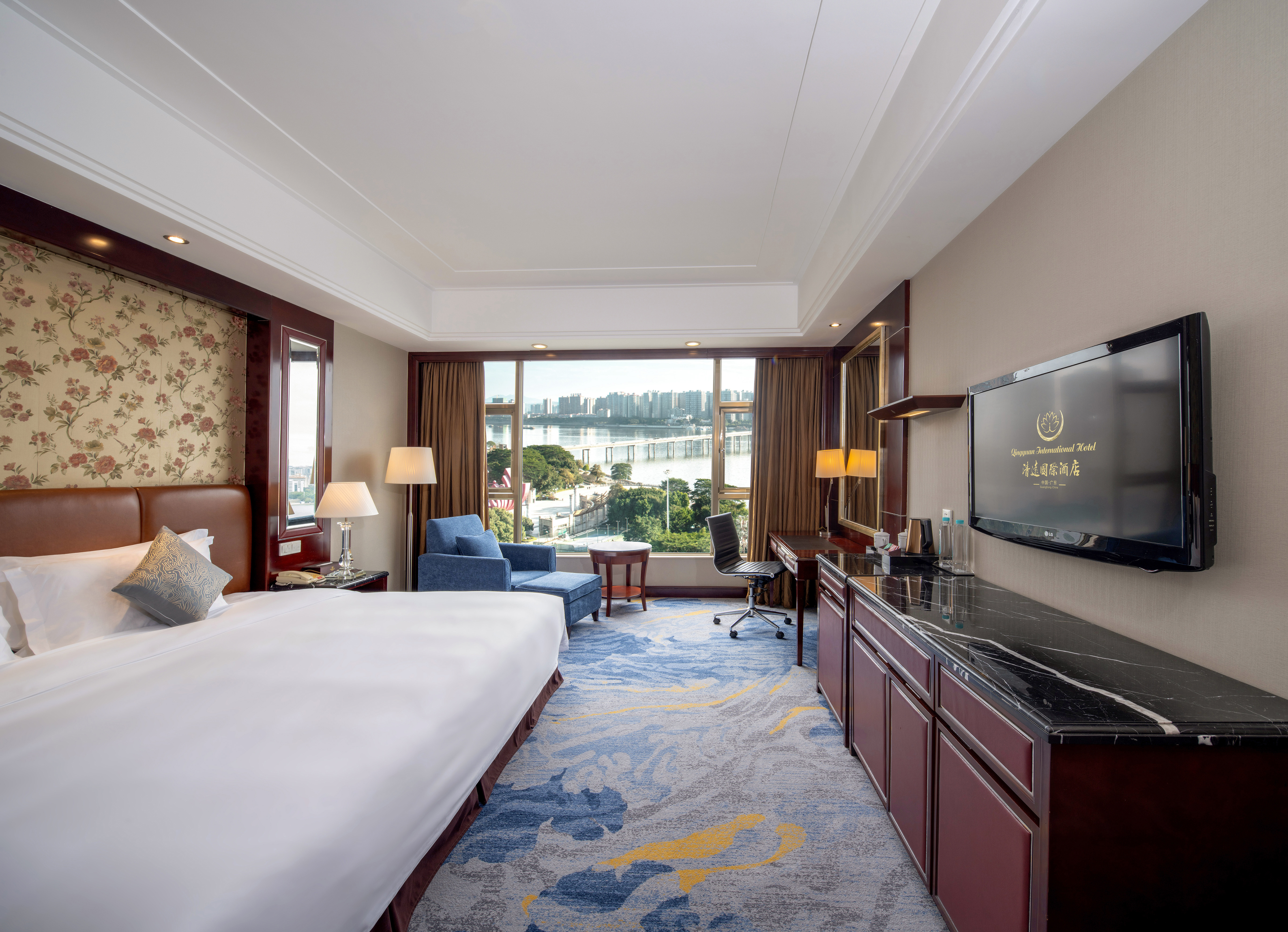 江景商务大床房（带沙发）