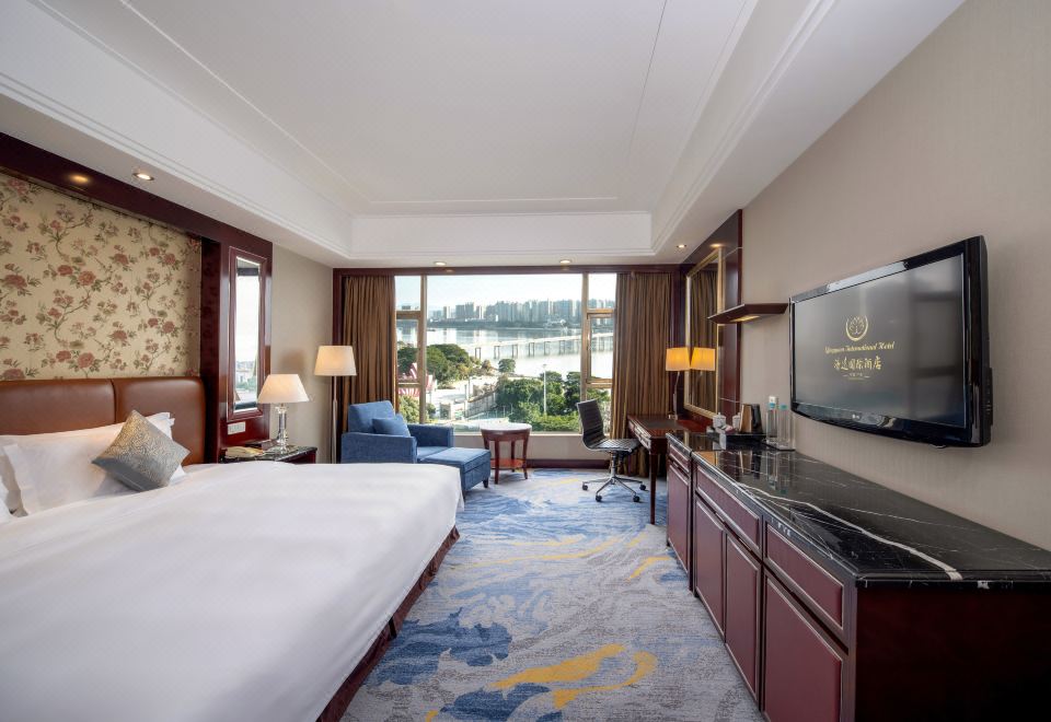 江景商务大床房（带沙发）