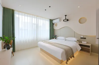 Yunduo · Designer Intelligent Cinema Homestay (Yanji Yanbian University West Market Branch) Отели в г. 