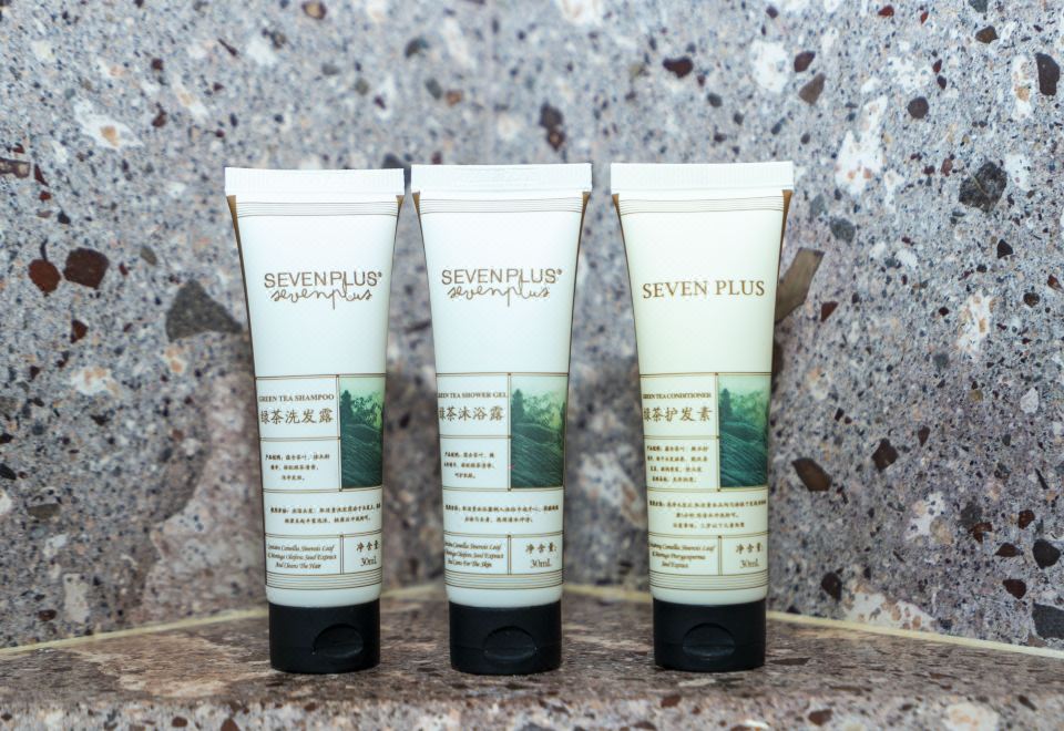 别墅湖景大床房