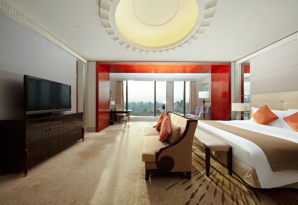 至尊湖景大床房