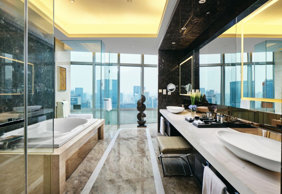 顶层豪华套房（高空景观+超大客厅+厨房+洗衣机+乾衣机）