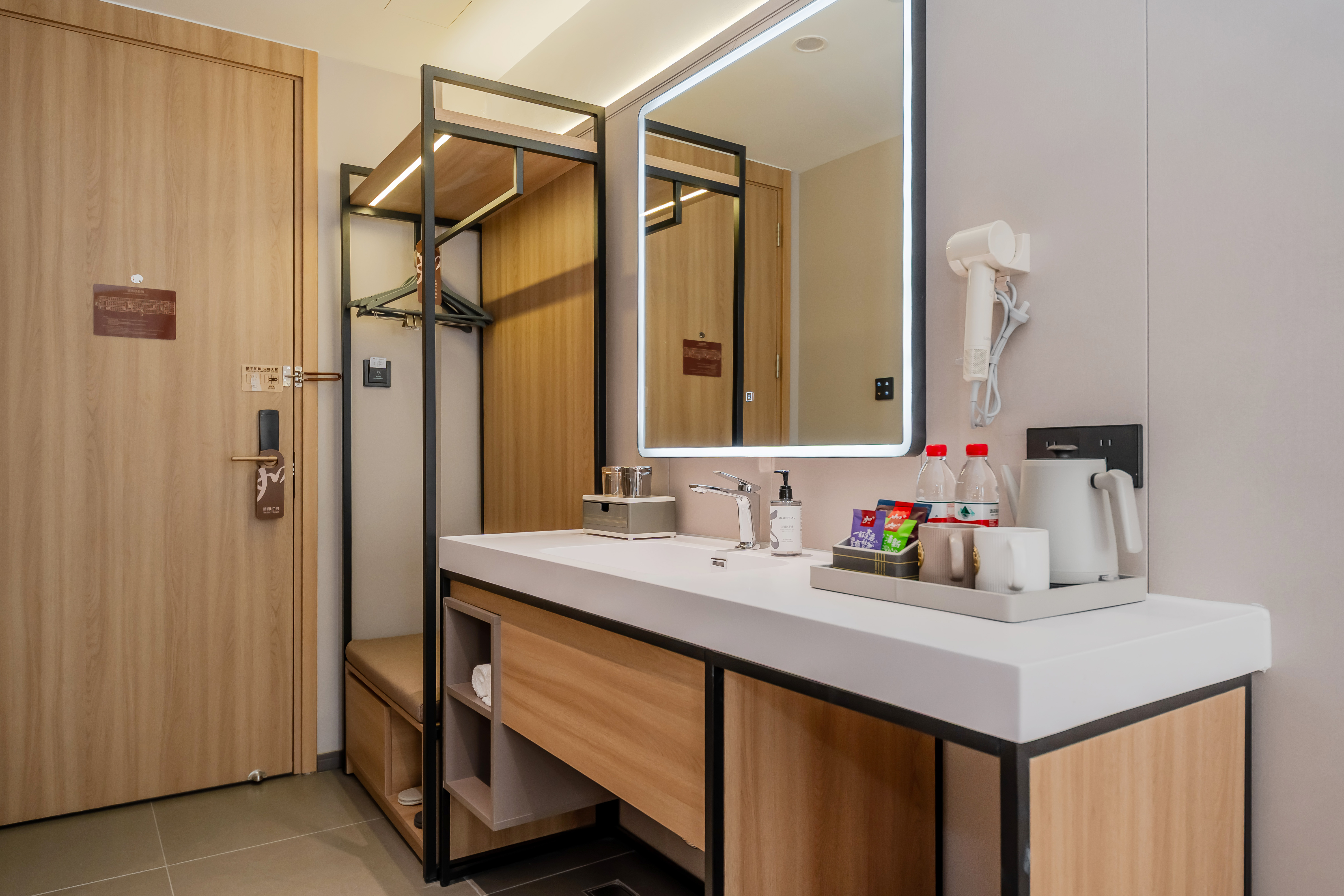 高级双床房（智能客控+手机投屏+徕芬吹风机）