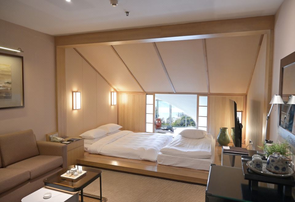 Jinling ResortTatami Family Room