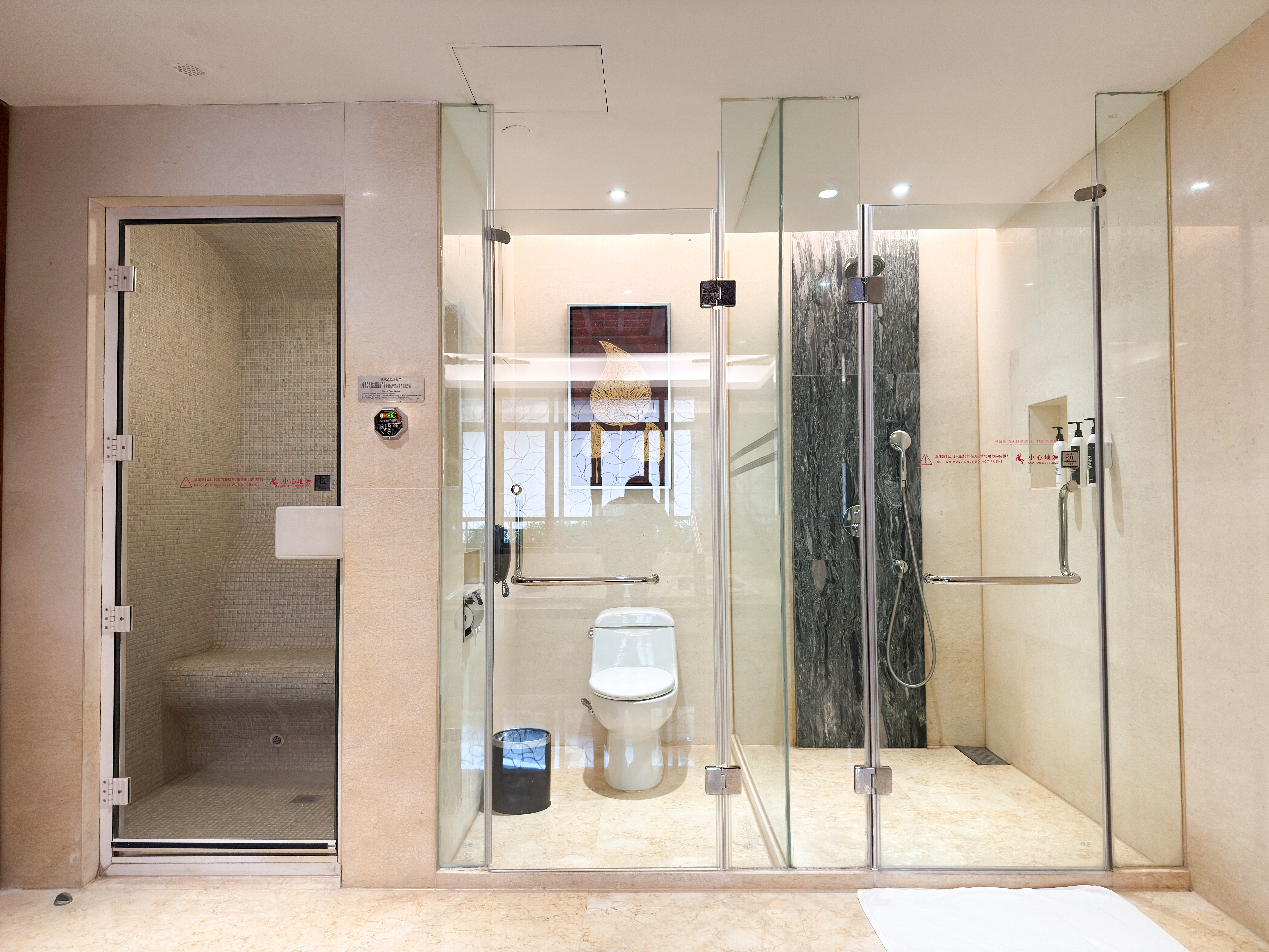 温泉豪华套房（温泉水+观景大阳台+超大浴缸+湿蒸房）