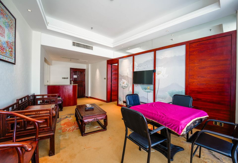 Huashan Hot Spring International HotelDeluxe Business Suite