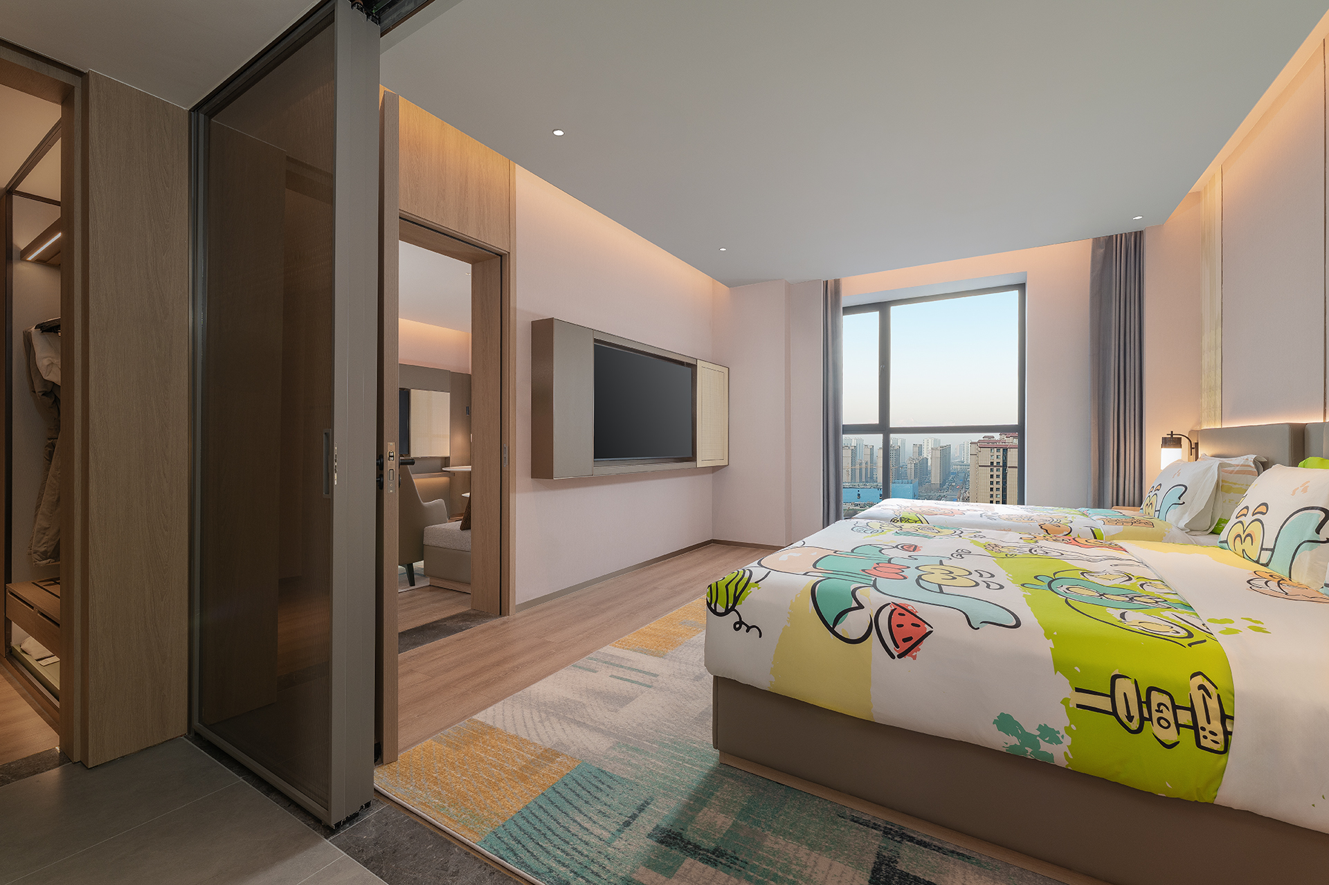 1 Bedroom Suite 1 King 1 Twin High Floor