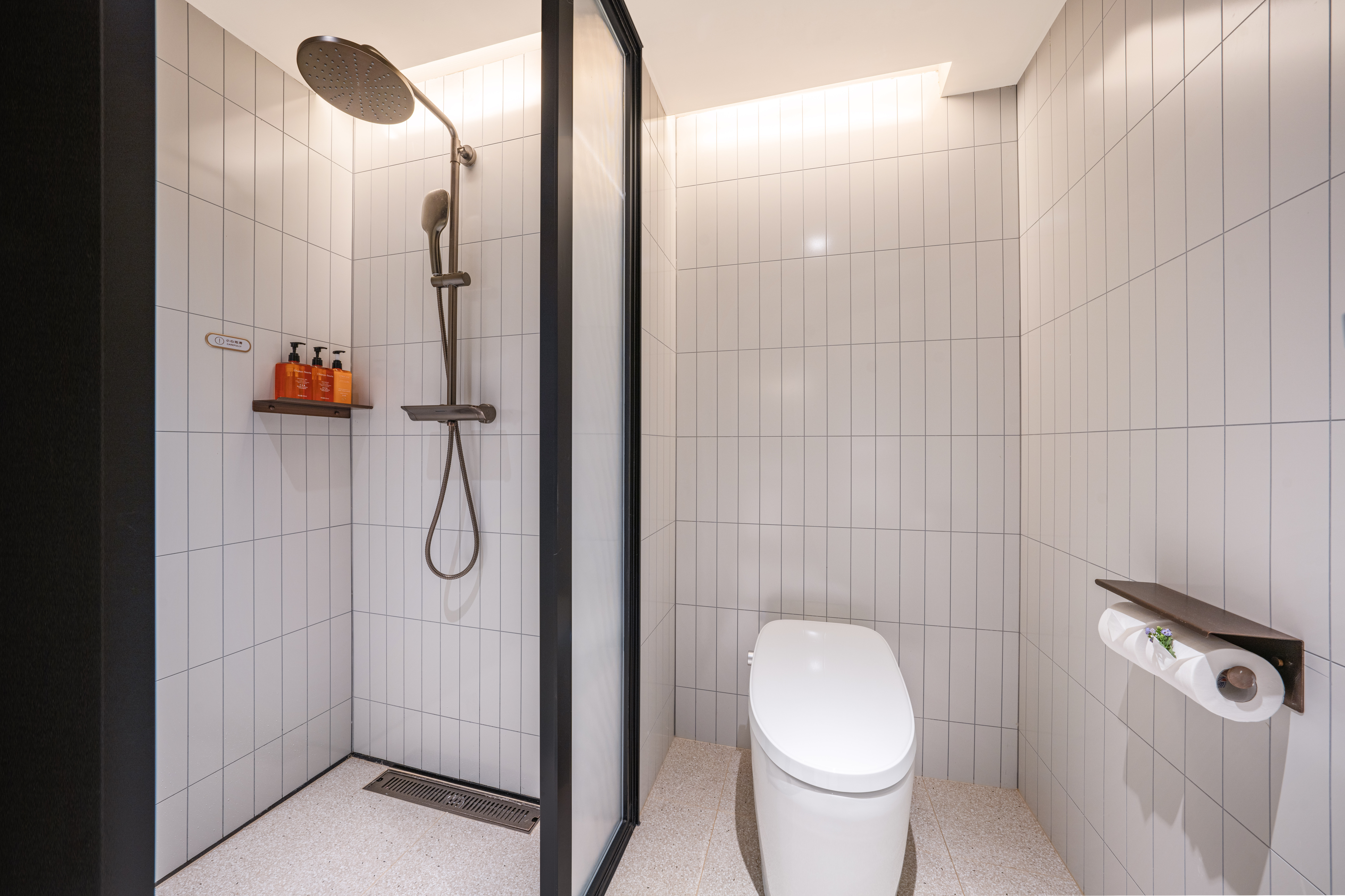 高级商务大床房（智能客控+65寸智能投屏+mini冰箱）