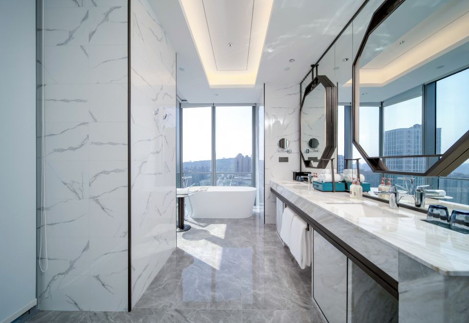 Crowne Plaza Hangzhou LinpingDeluxe Room (Double bed) (Bathtub)