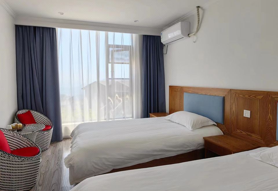 2-bed Room With Mountain View