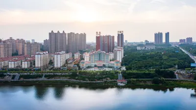 Dongzheng Lanwan International Hotel Hotel in zona Youlan Wetland Park