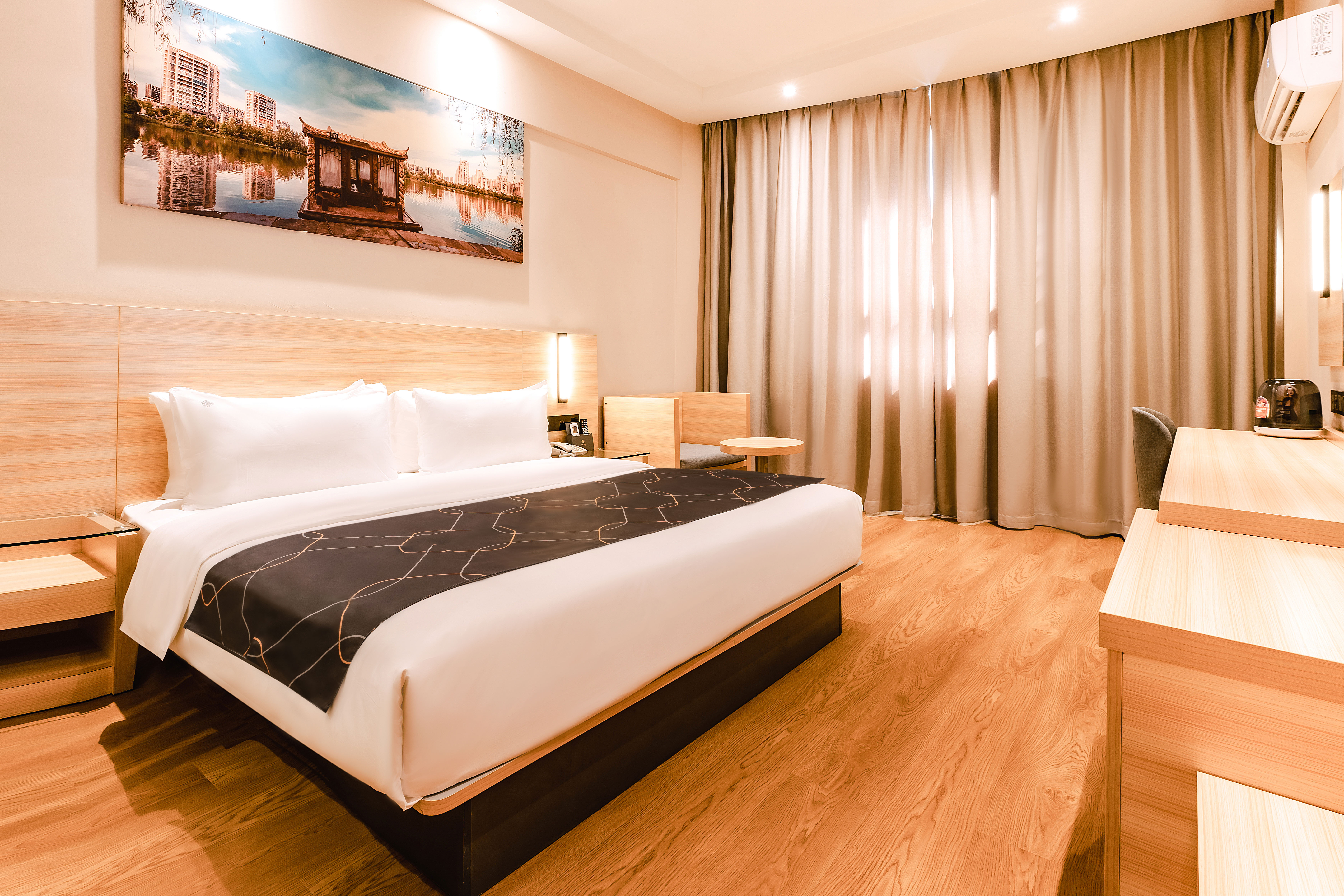 甄选高级大床房（超柔亲肤布草+实木隔音门+静谧空间）