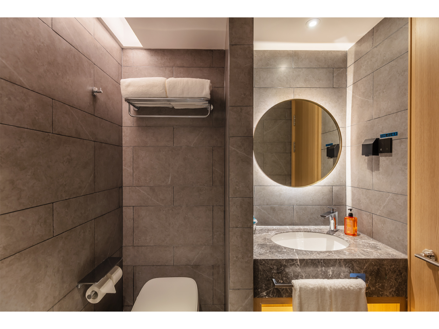 商务双床房+金可儿床垫+智能客控+迷你冰箱+电视投屏