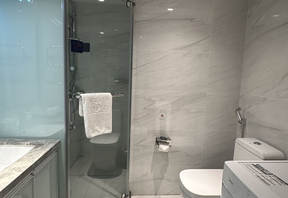 親子主題房（65寸可投屏+小冰箱＋加熱毛巾桿）