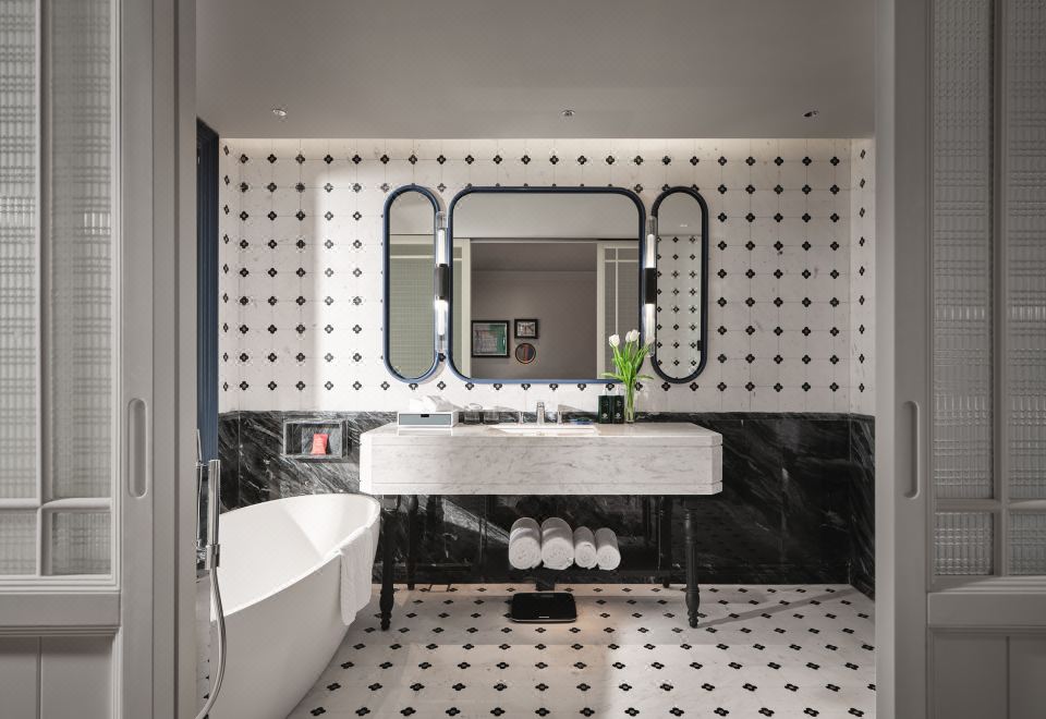 Hotel Indigo Shenzhen Overseas Chinese TownFamily Triple Room