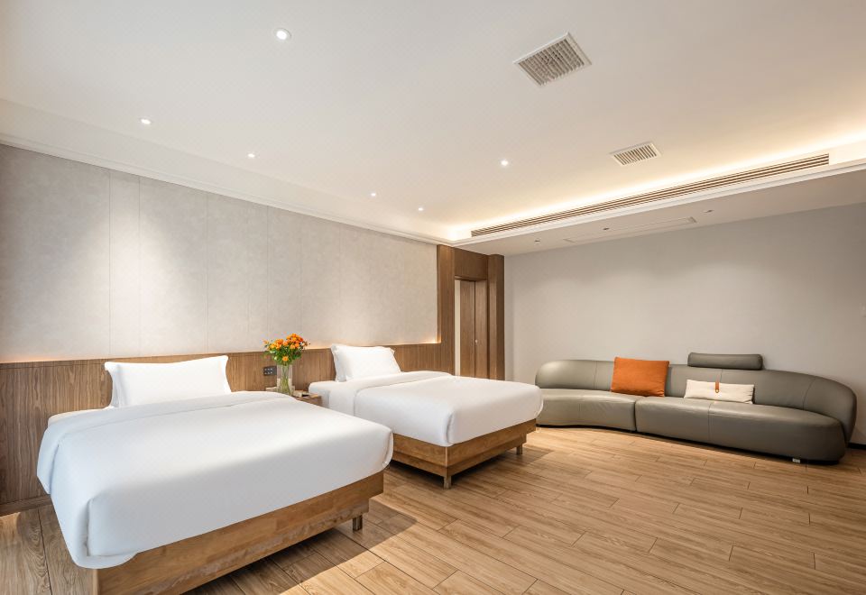 Suite - 1-Bedroom, Multi-Person Occupancy (Cards, Sofa)