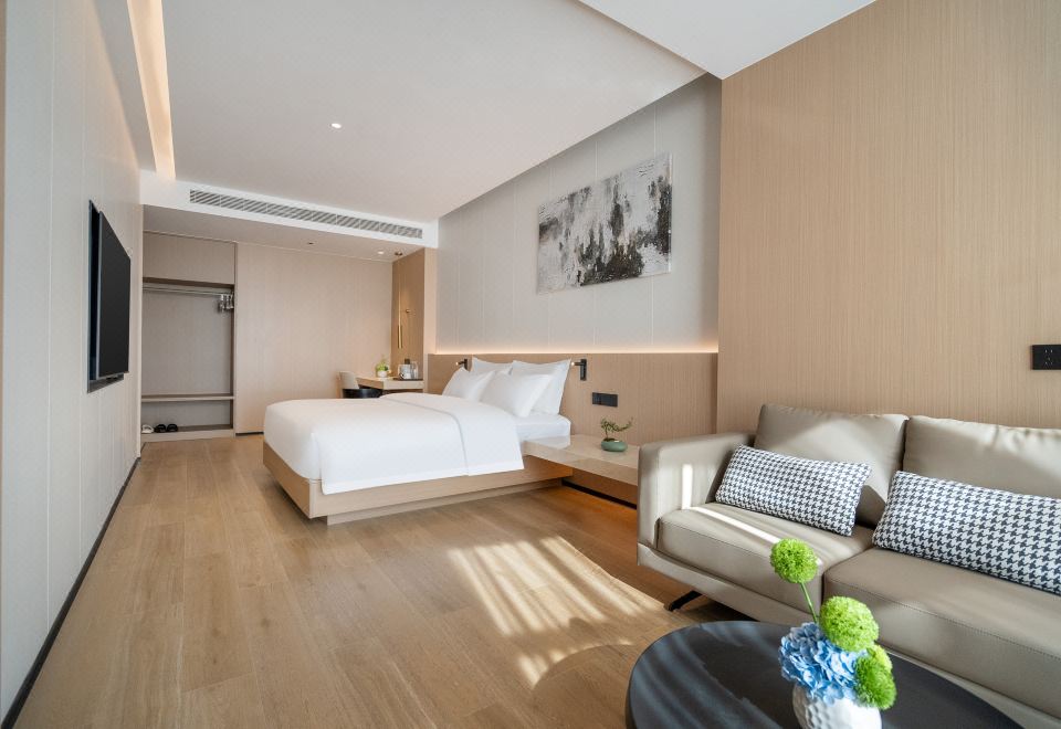 全景浴缸大床房（休闲沙发+助眠床垫）