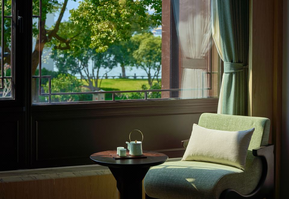 貴賓軒湖景大床房