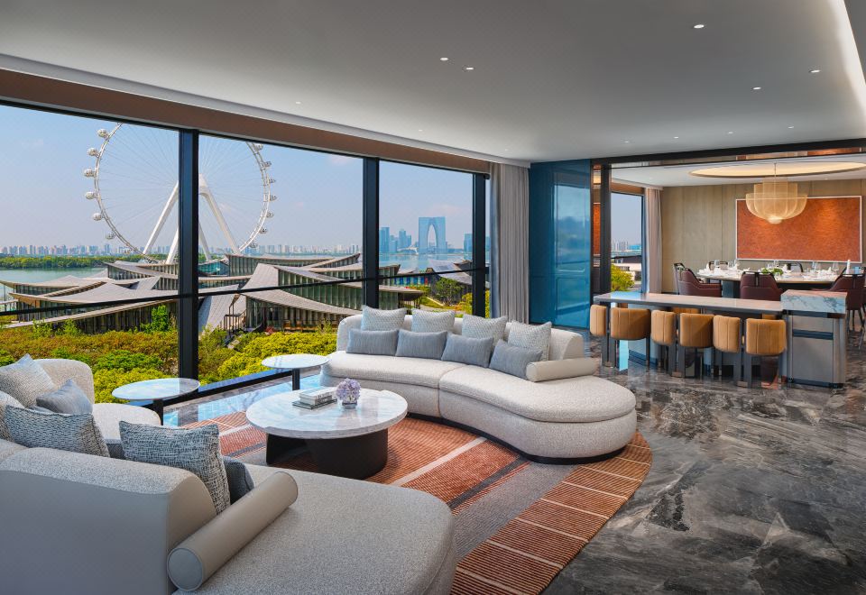 HOTEL INDIGO SUZHOU JINJI LAKE1 King Bed 1 Bdrm Suite Dining Area Jinji Lake View