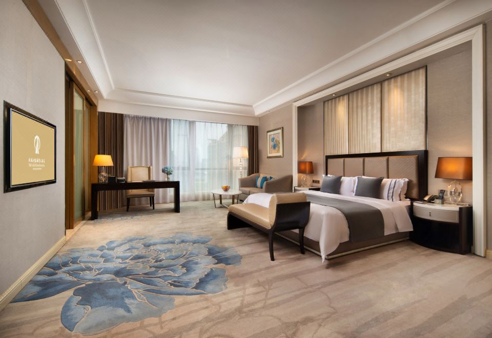 尊尚豪华大床房-全景落地窗-超大浴室-深泡浴缸