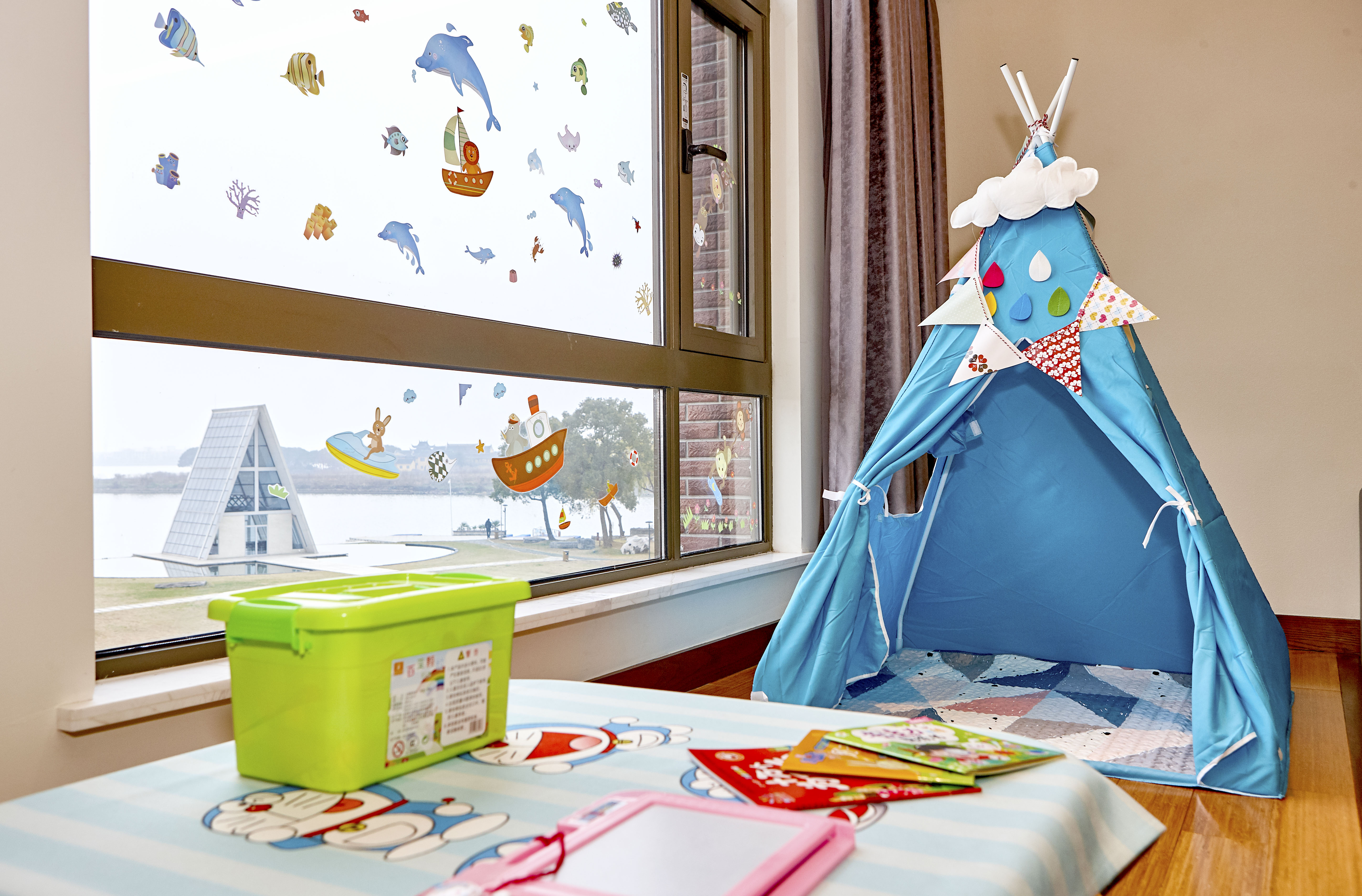 歡樂親子湖景套房