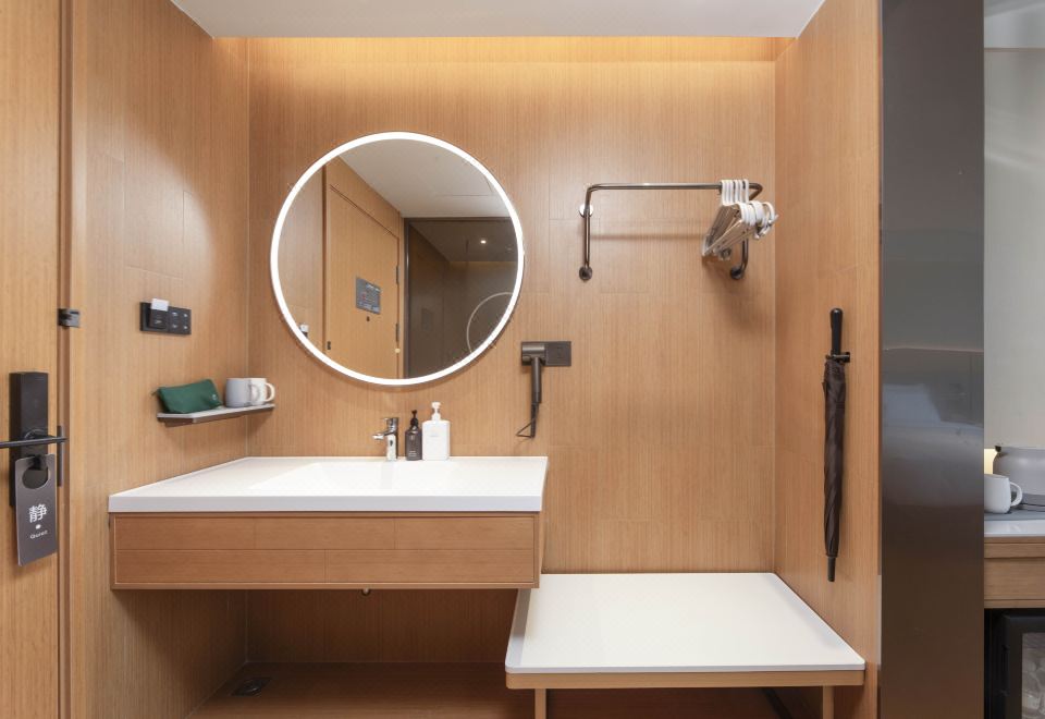 JI Hotel (Xiuning Qiyunshan West Avenue)Business Queen Room