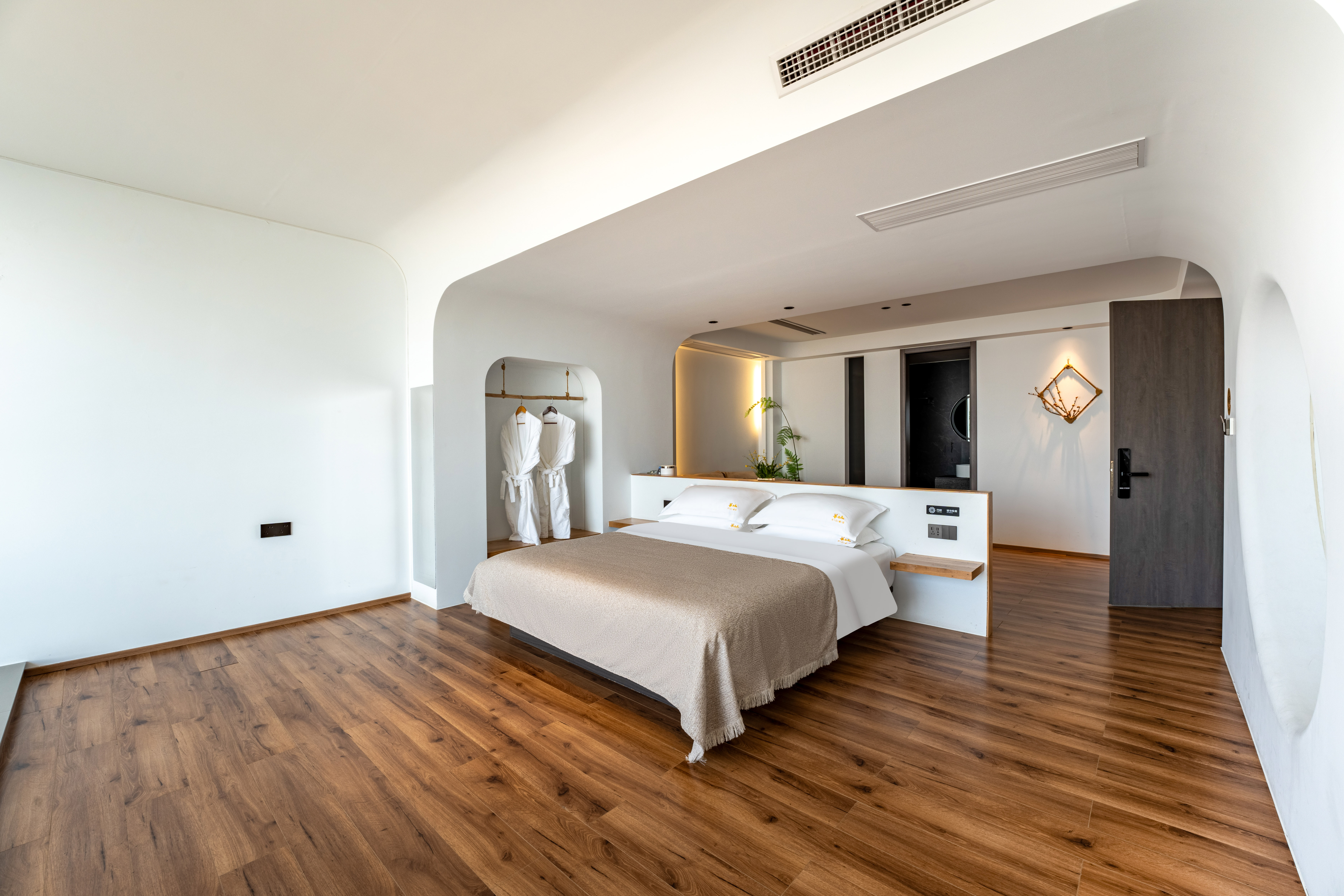 Floral Hotel·Xiapu Mid Mountain Lansu Hotel (Sansha Dongbi Store)悦己-180°海景浴缸日落房（梳化床+办公桌+窗外好景）