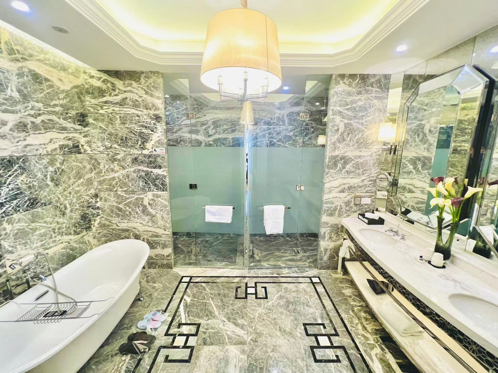 加床行政家庭阳台套房