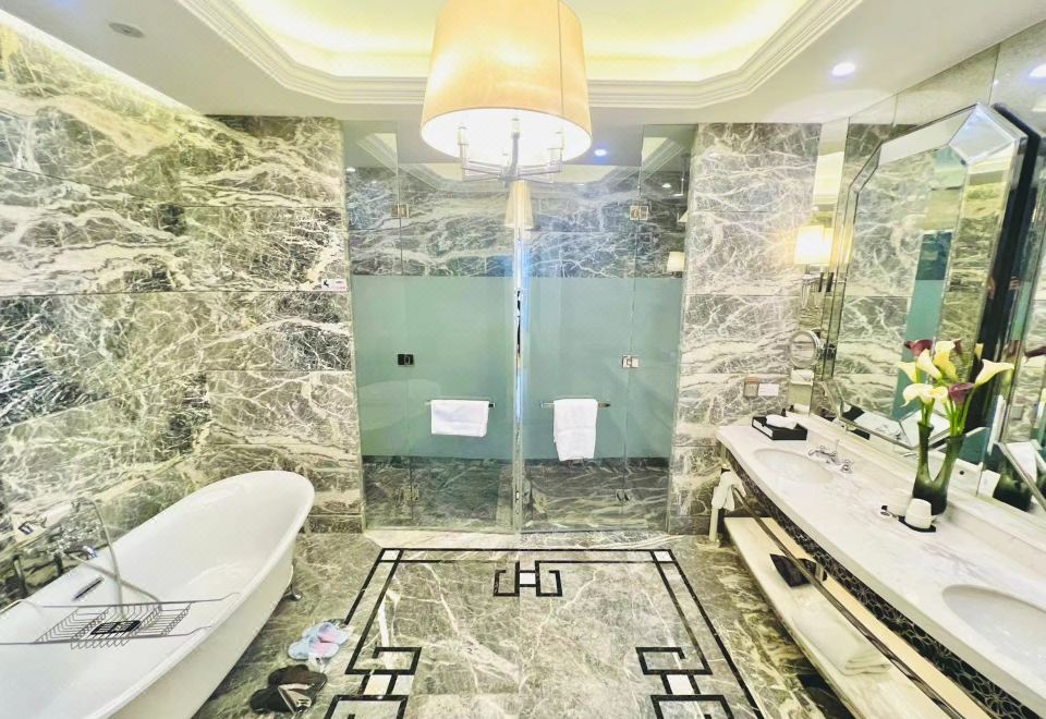 加床行政家庭阳台套房