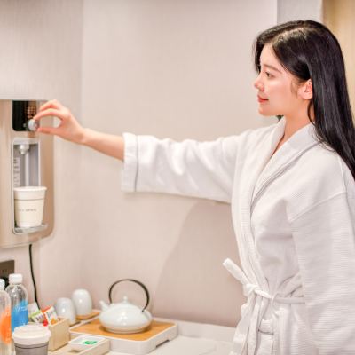 雅緻大床房-恆溫直飲水機+智能客控+65寸巨幕大電視可投屏 寧波天一廣場亞朵飯店優惠