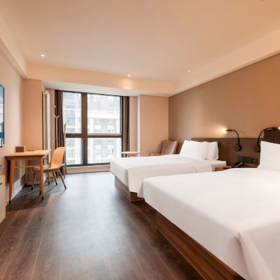 高級雙床房（55寸高清投屏電視+200兆專線公共網絡） 漢庭優佳飯店（漢中火車站南廣場店）優惠