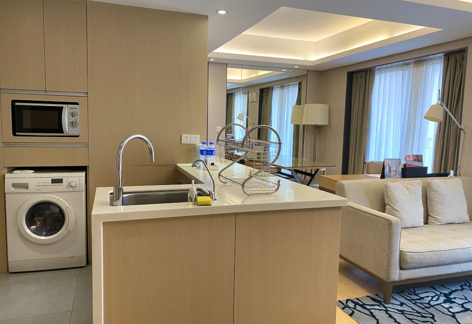 高区双卧室公寓套房