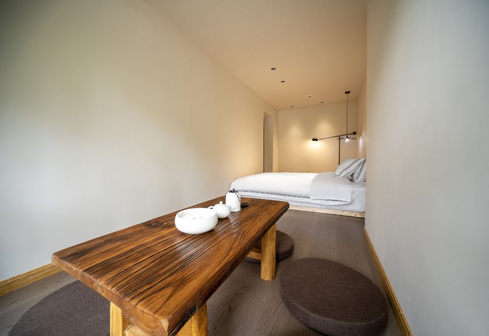 Qingcheng Mountain Qingwu HomestayFeatured Family Suite (Air conditioner, floor heating)