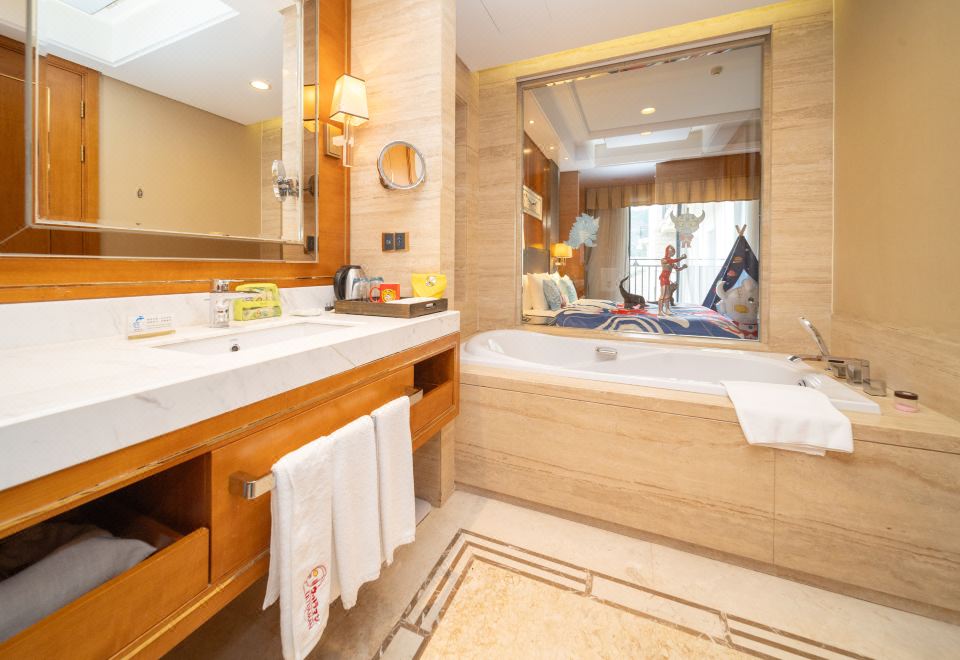 奥特曼豪华长城景观大床房