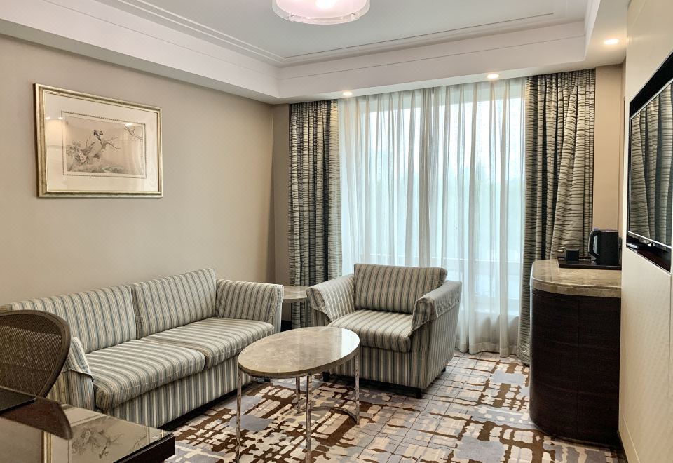 城市景·荷里活家庭套房·特大床-含梳化床+盡享溫馨時光