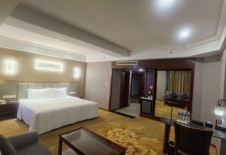 標準商務大床房（保險箱+加濕器+小冰箱）