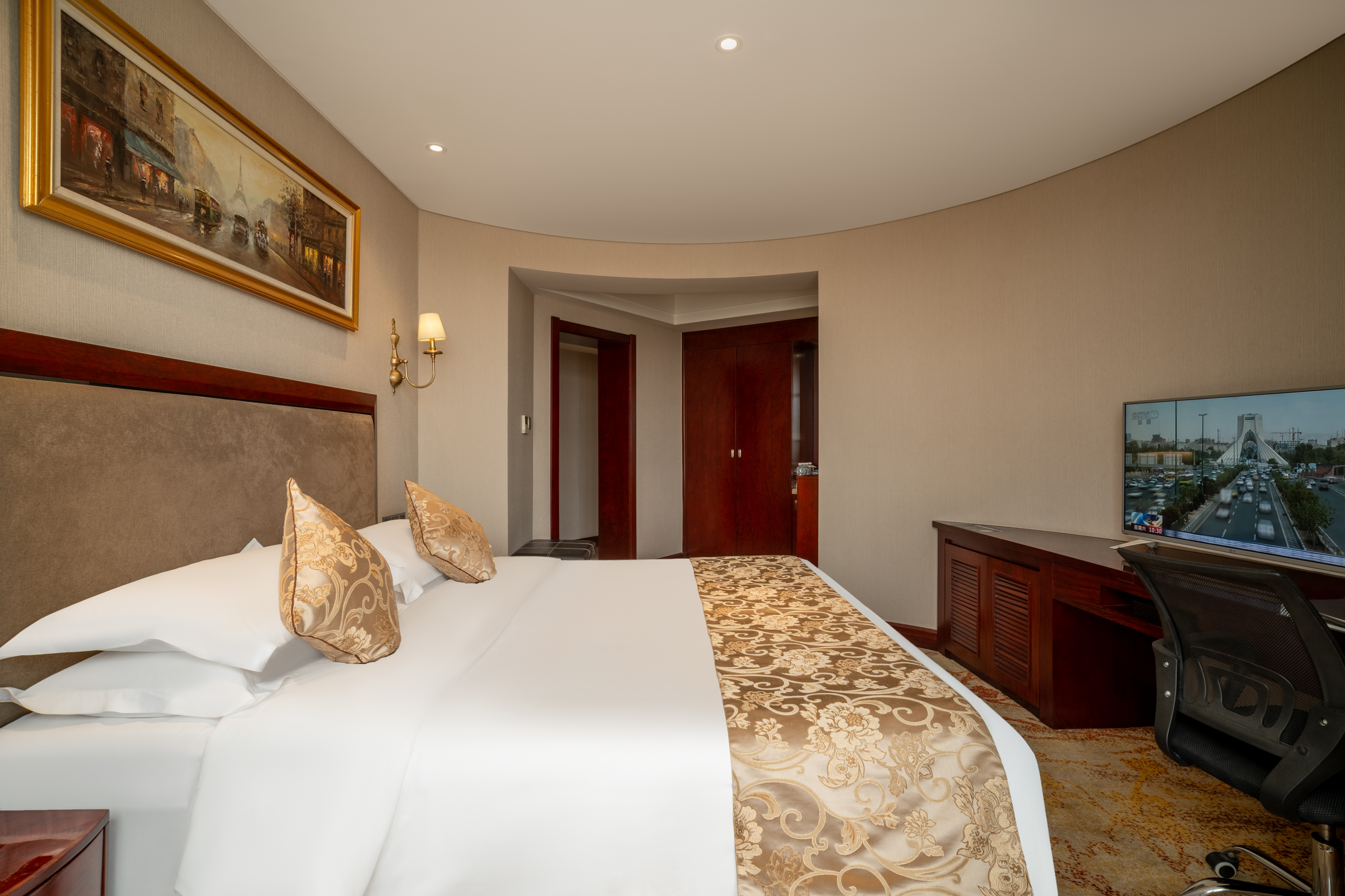 New Paris Hotel巴黎舒悦大床房·空气净化器·润境加湿器