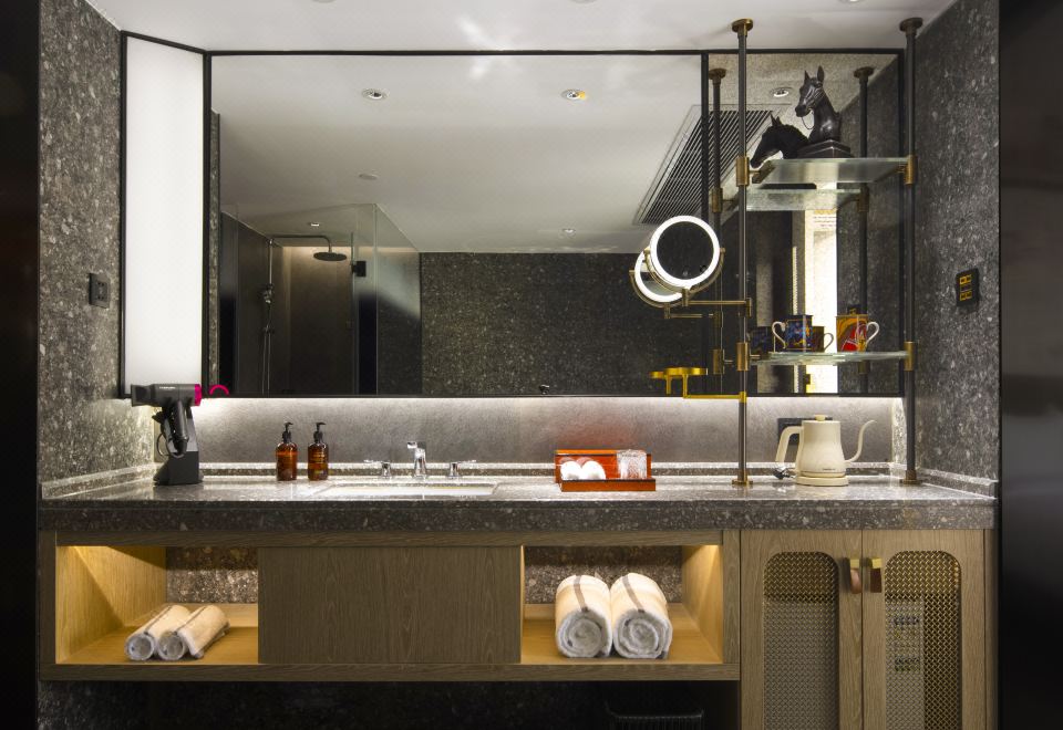 ARTHUR HOTEL CANTON TOWER GUANGZHOUFamily Standard Room