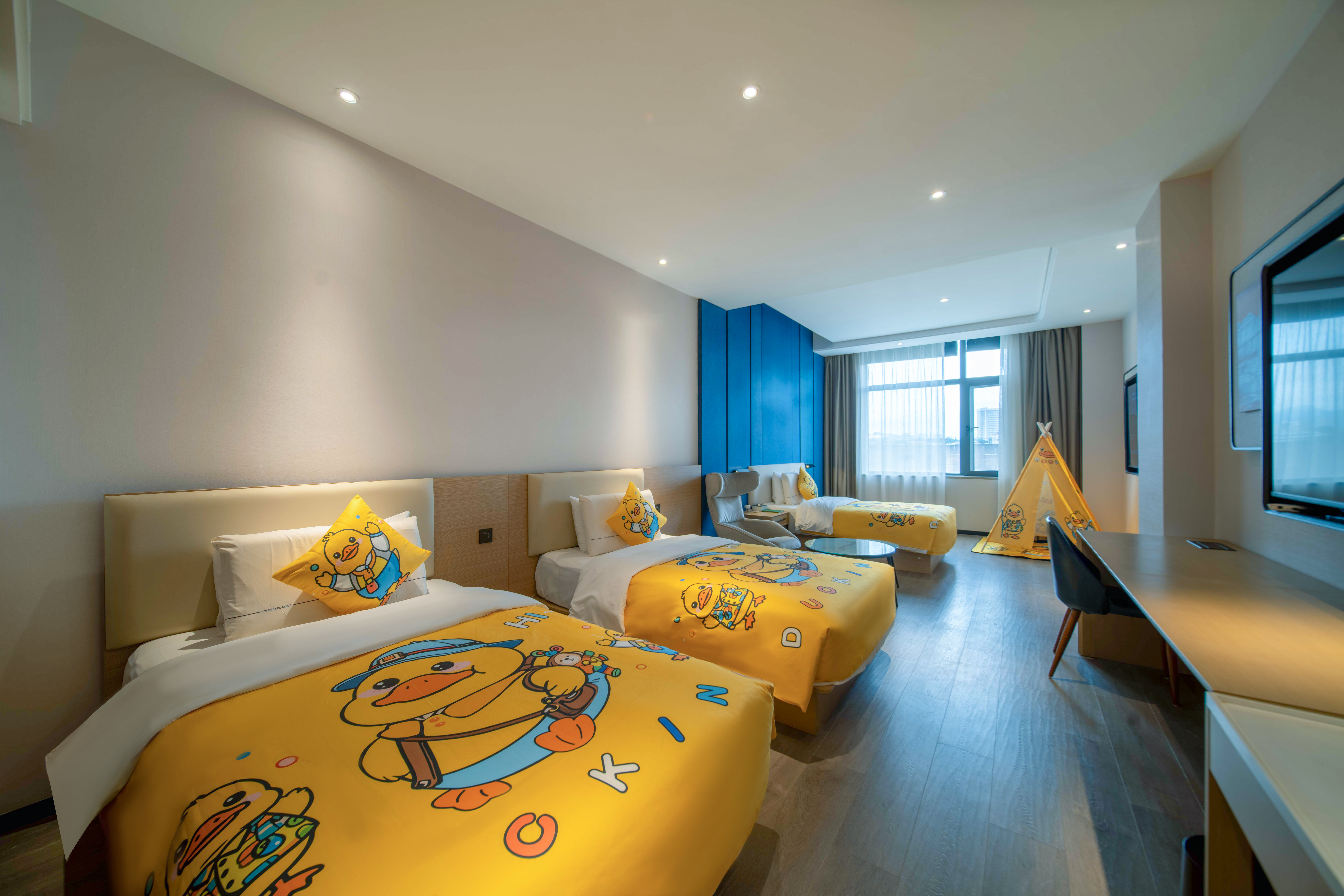 尊享亲子房（65寸4K投屏+裸棉床品+深睡枕Pro+小童帐篷）