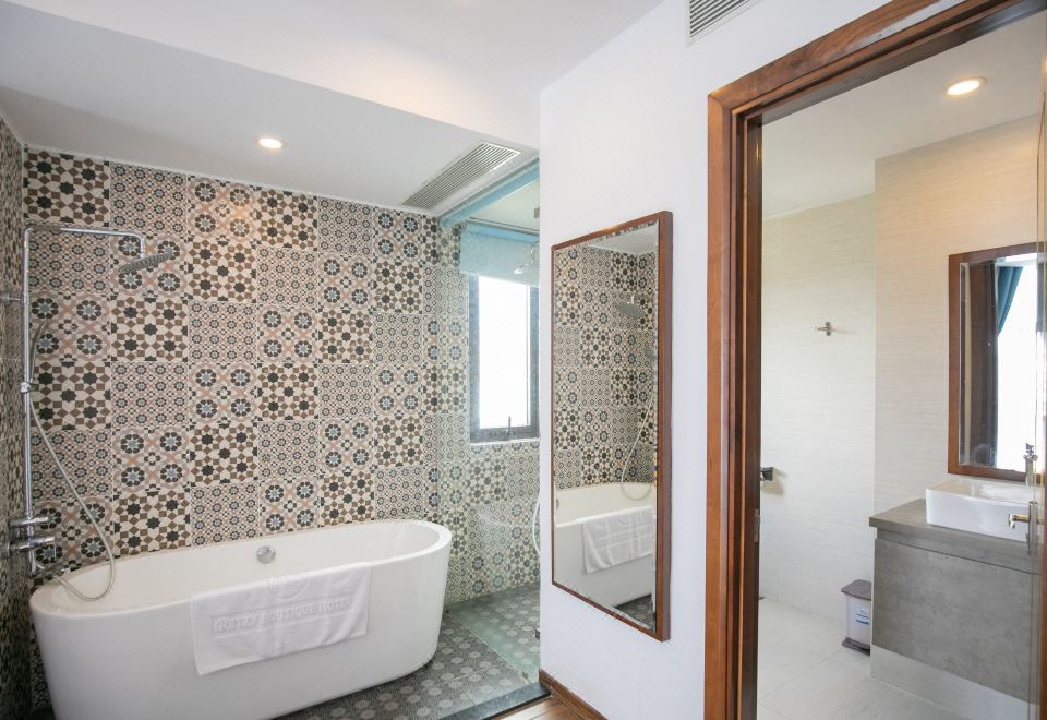 Ritzy Boutique Hotel Da NangSuite With City View