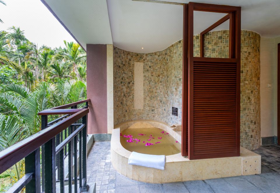 云臺別墅大床房（溫泉入戶+露臺庭院）