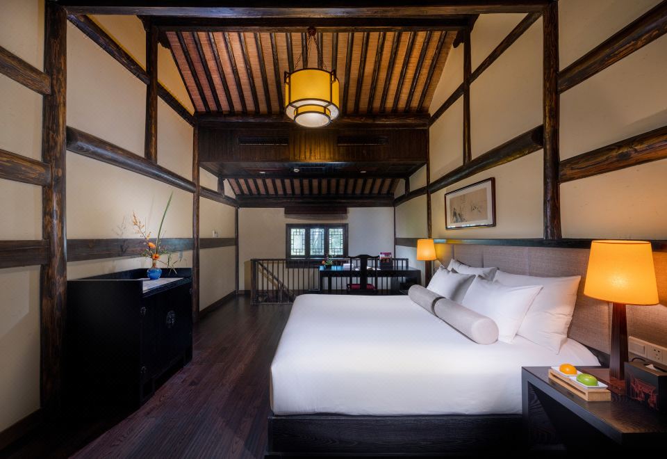 街景复式家庭套房