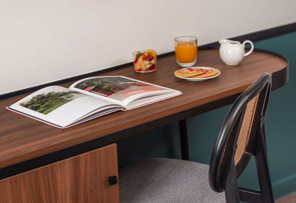 Mercure Paris Boulogne Pont de Saint CloudClassic Room With Twin Beds