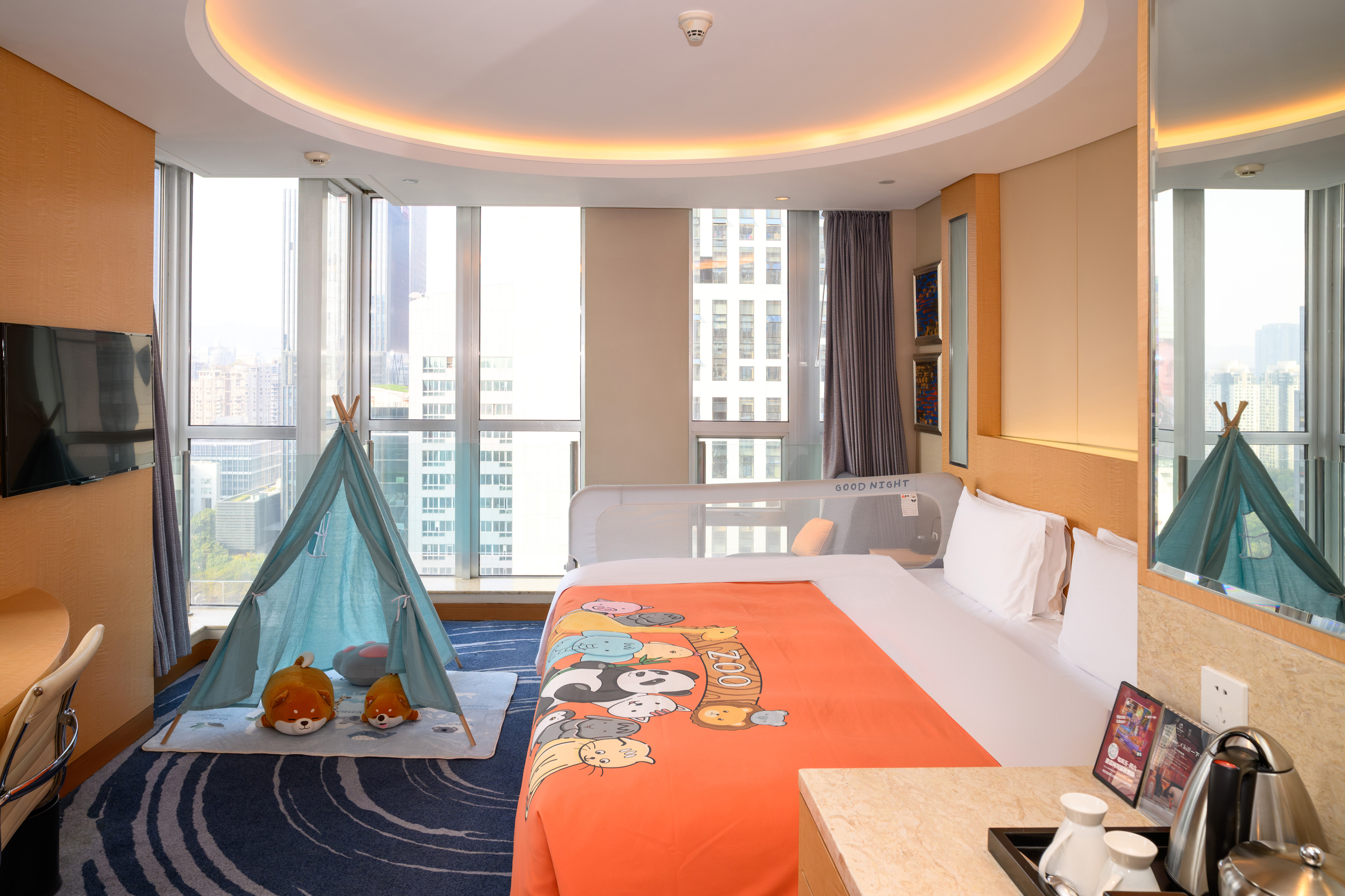 豪華外連通房-大床房連大床房